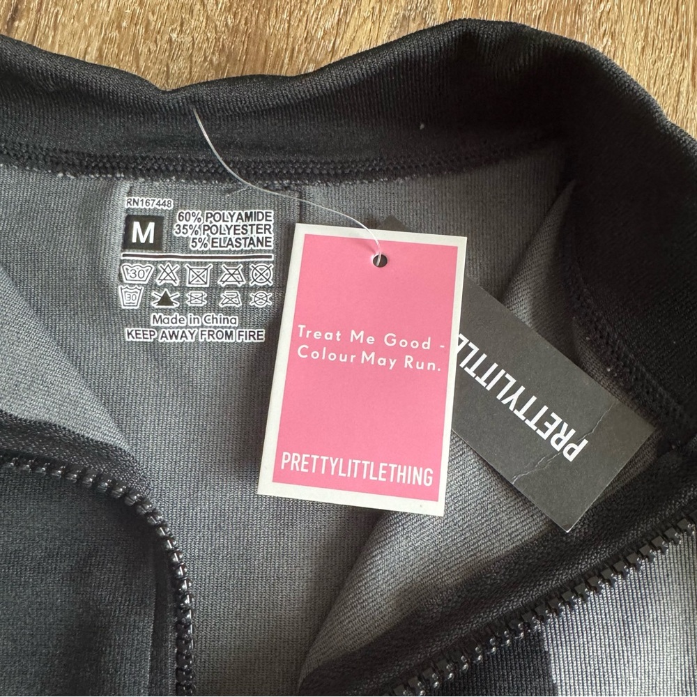 Pretty Little Thing Shape Black Branded Contour Zip Long Sleeve Gym Top - Picture 7 of 9